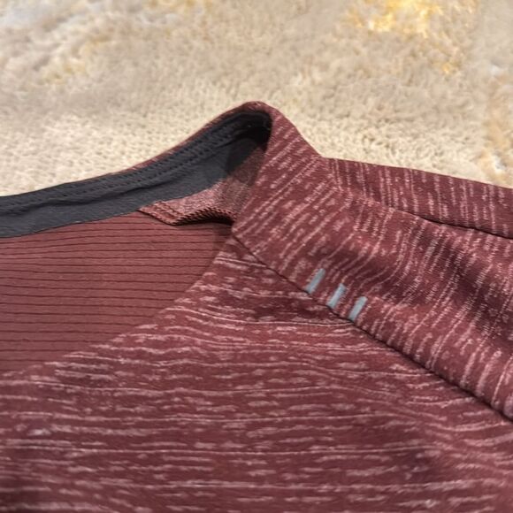 Men’s Lululemon Army colab running tee size L Burgundy rare mesh back and pits - Picture 4 of 9
